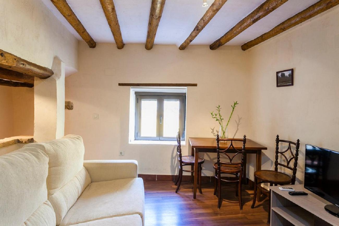Apartamentos Casa Samper Santa Eulalia de Gállego Szoba fotó