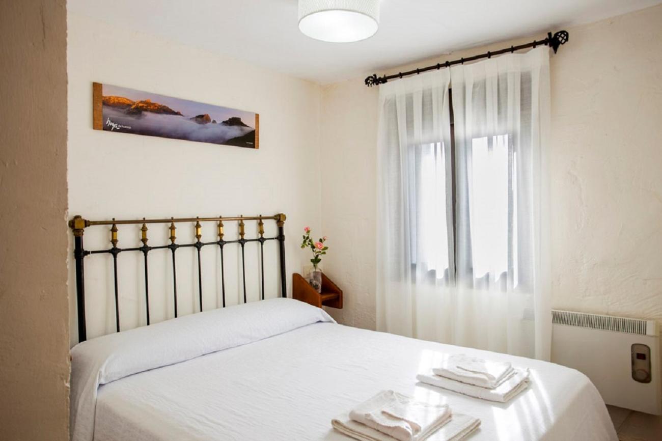 Apartamentos Casa Samper Santa Eulalia de Gállego Szoba fotó